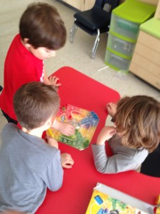 Learning to count, take turns and self-regulate with a board game 